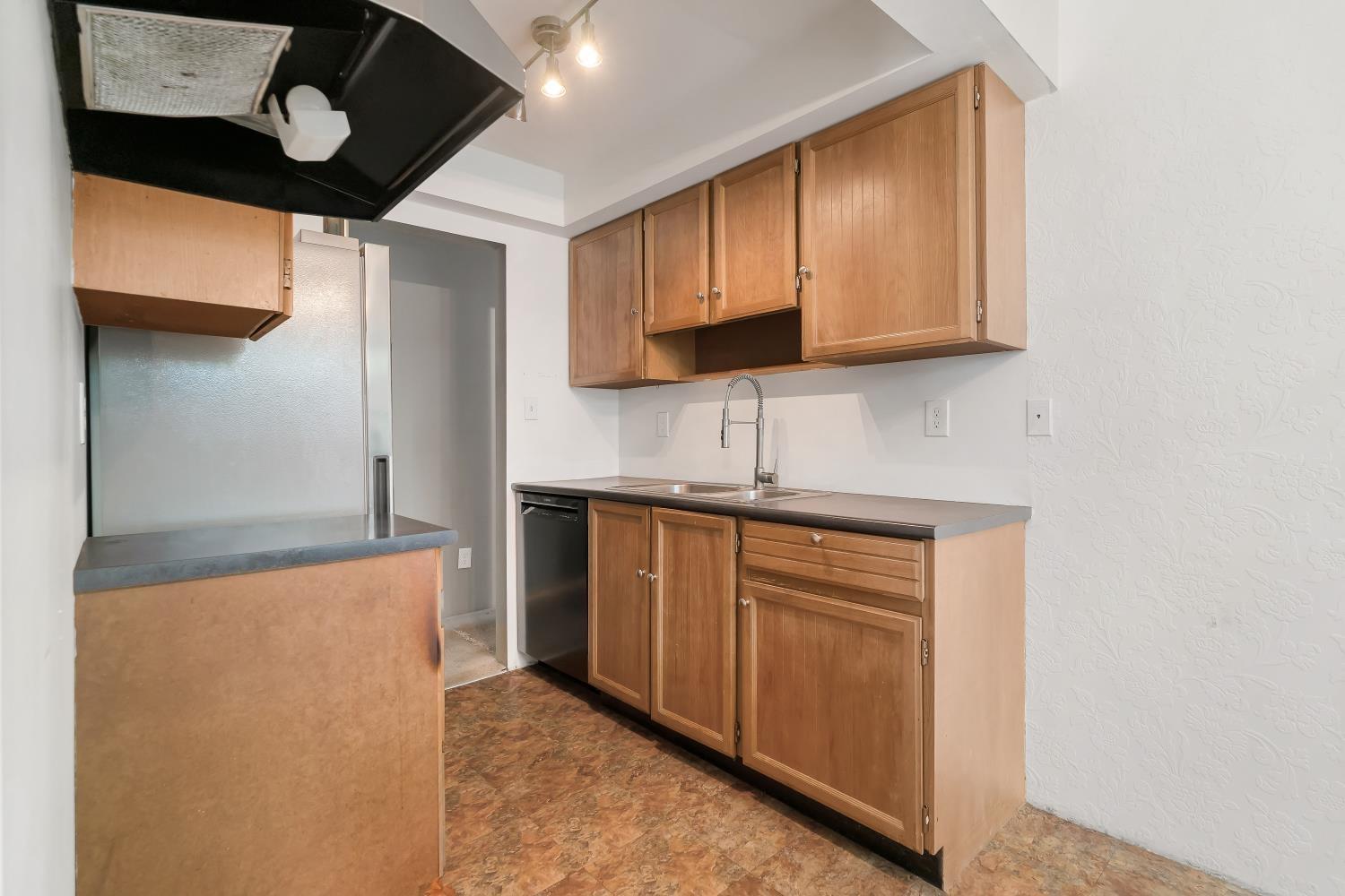 105 1330 MARTIN STREET, White Rock