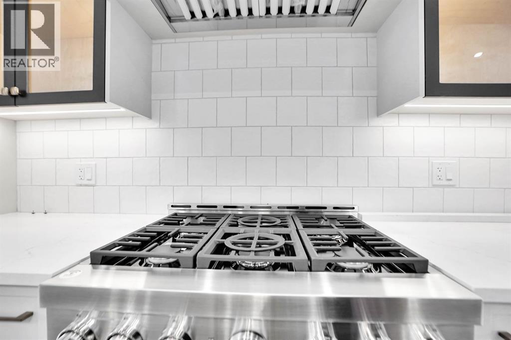 Single Family House for Sale in   Avenue NW Bowness Calgary 