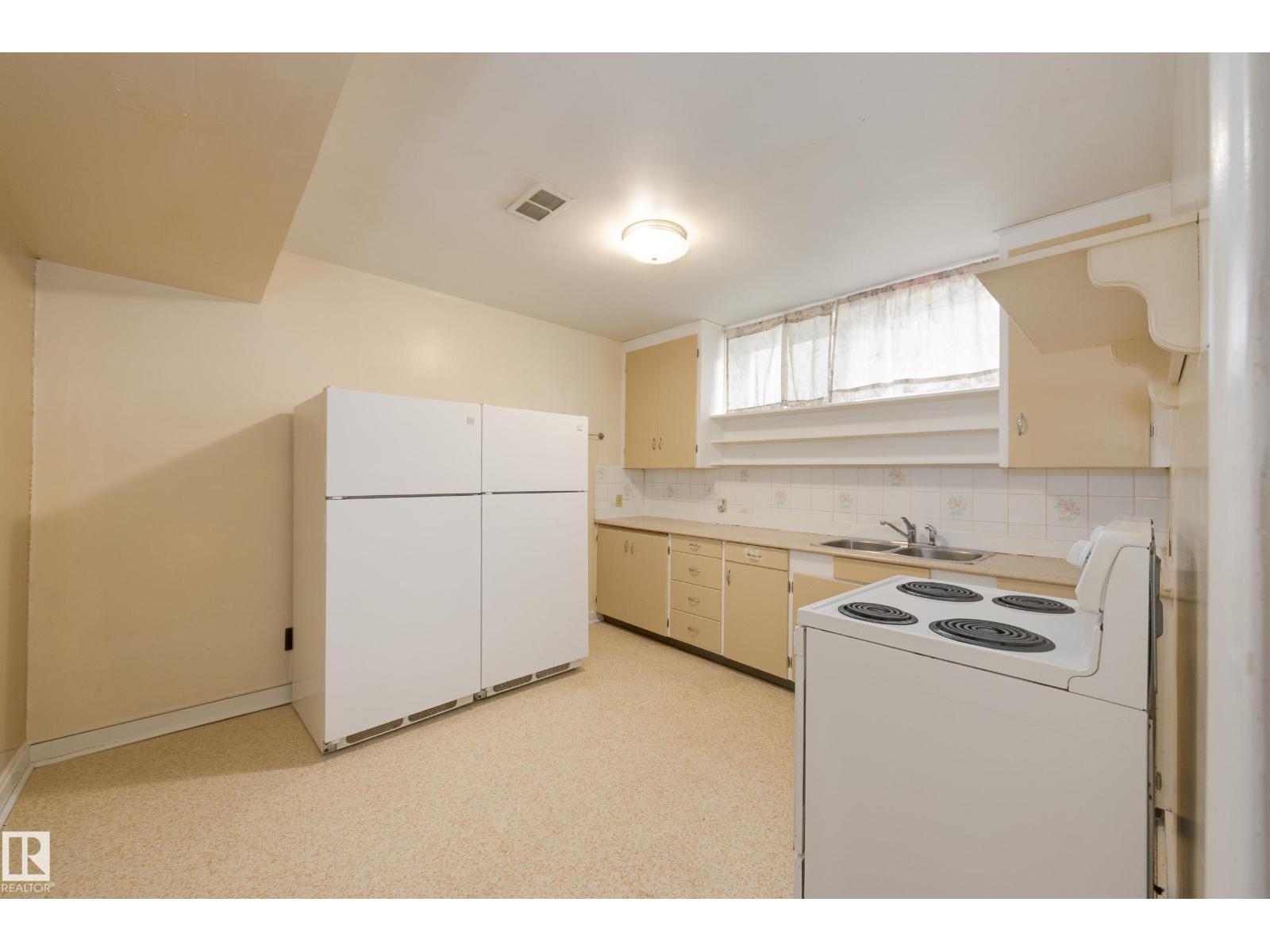 11504 78 AV NW, Edmonton