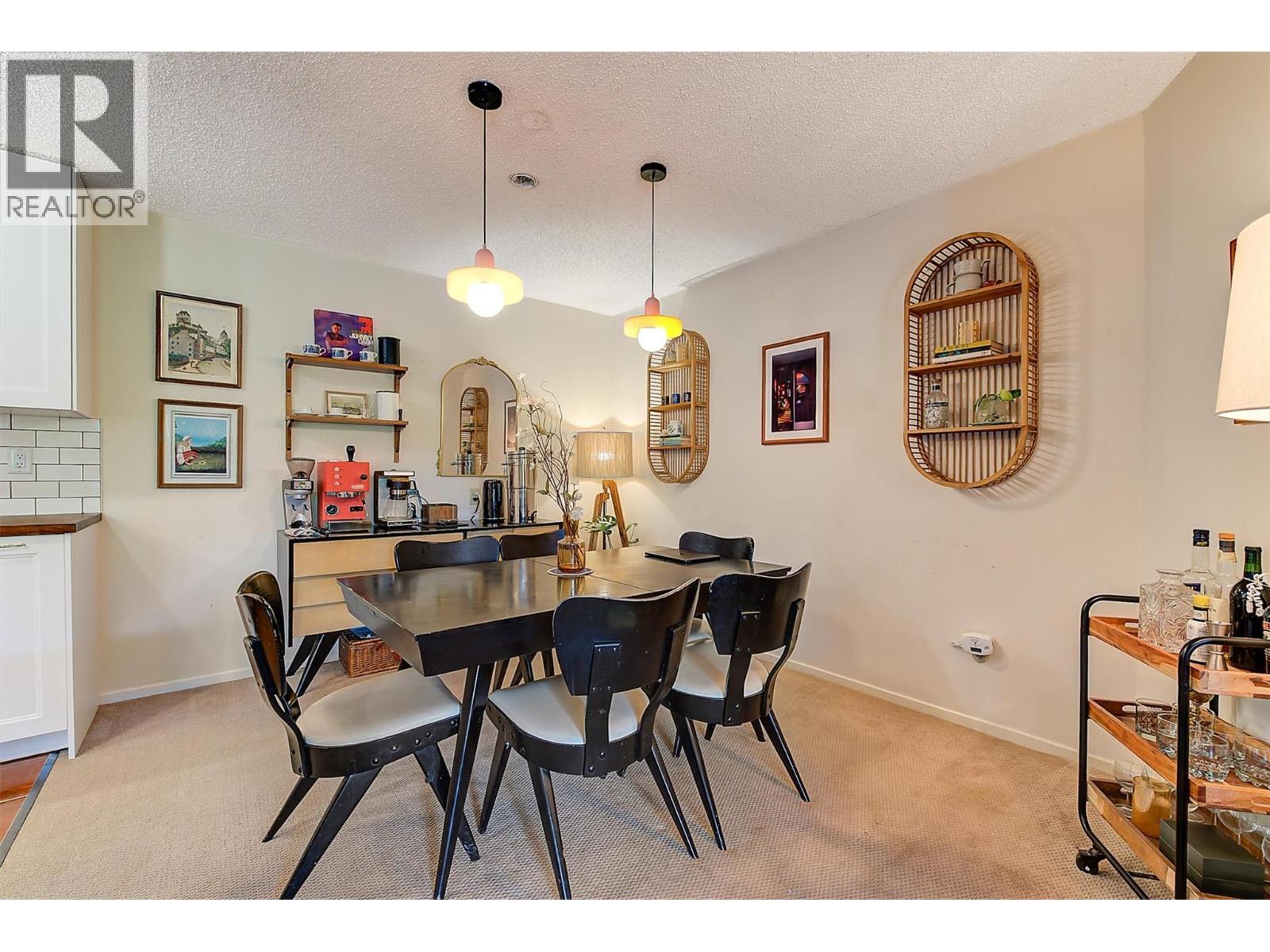 205 983 Bernard Avenue, Kelowna