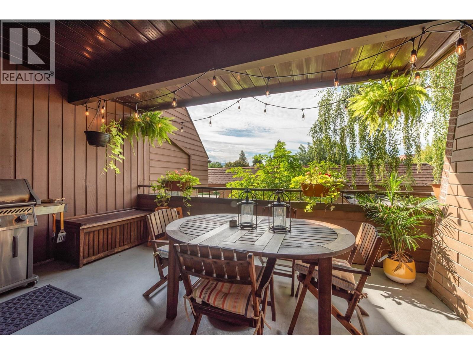 205 983 Bernard Avenue, Kelowna