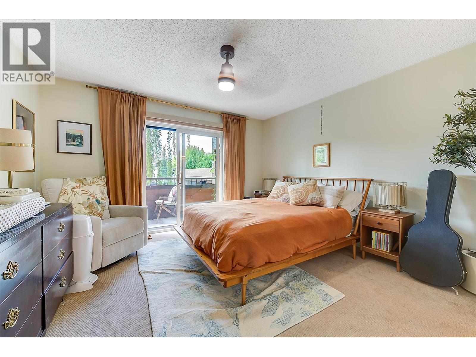 205 983 Bernard Avenue, Kelowna