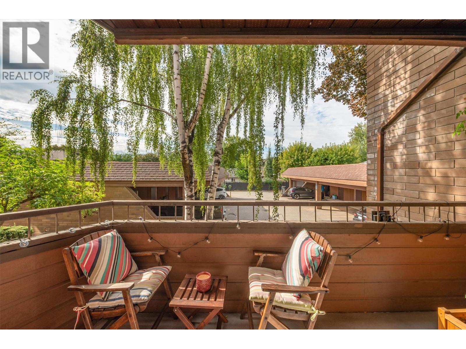 205 983 Bernard Avenue, Kelowna