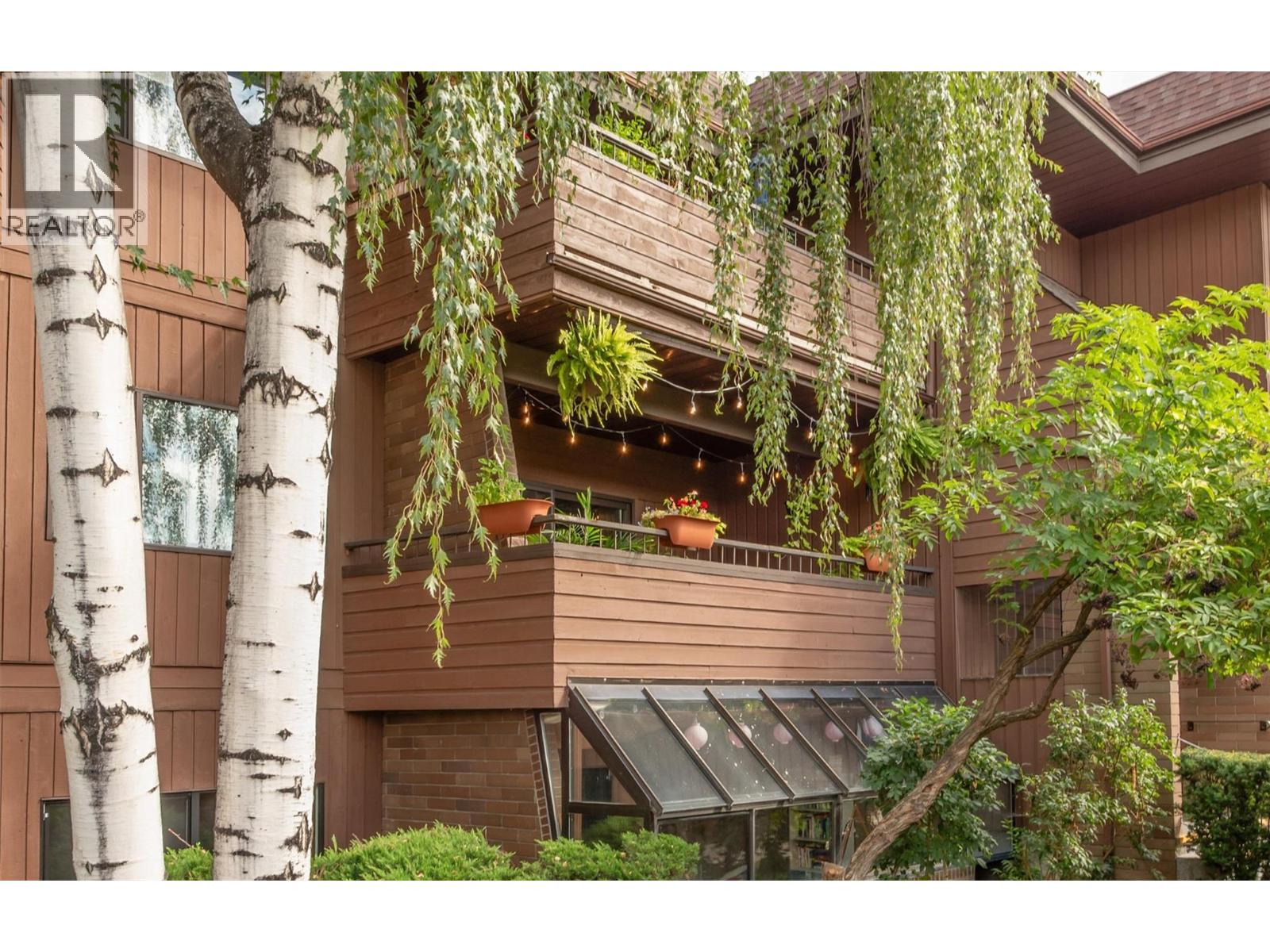 205 983 Bernard Avenue, Kelowna