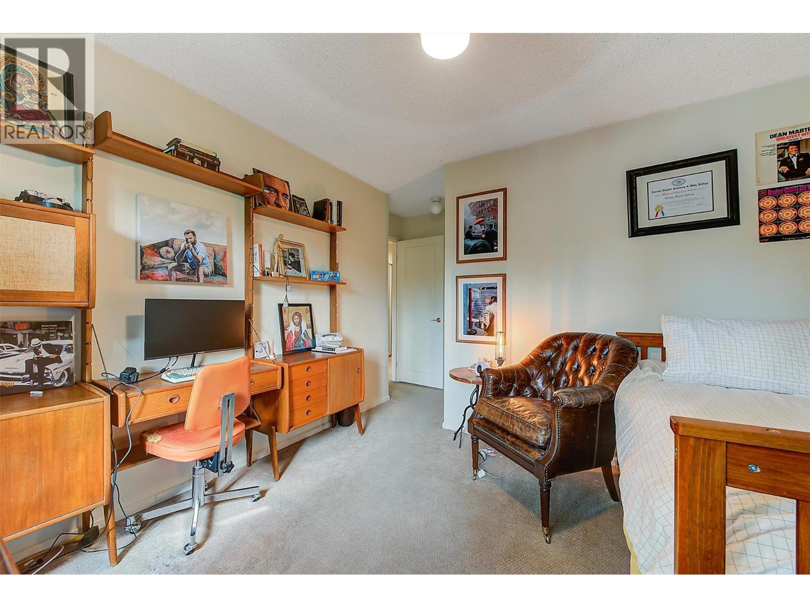 205 983 Bernard Avenue, Kelowna