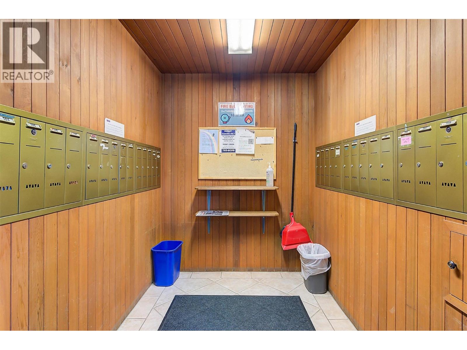 205 983 Bernard Avenue, Kelowna