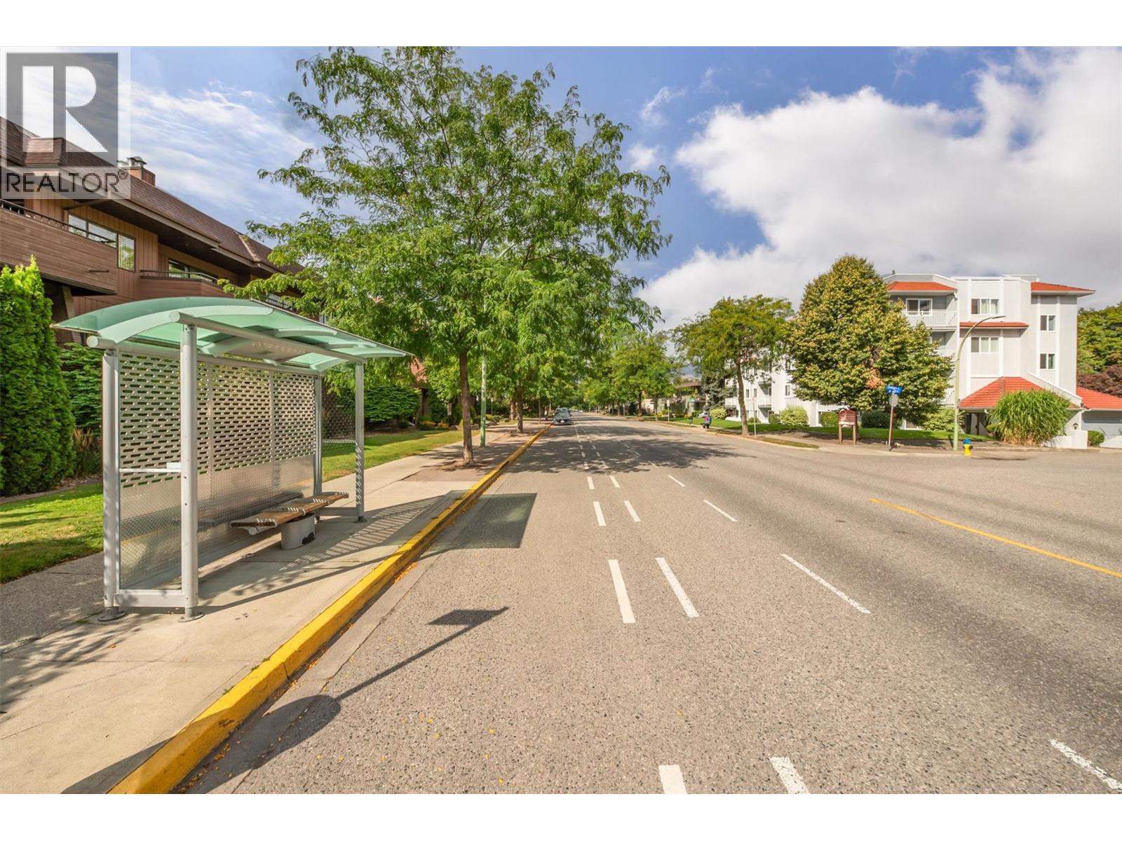 205 983 Bernard Avenue, Kelowna