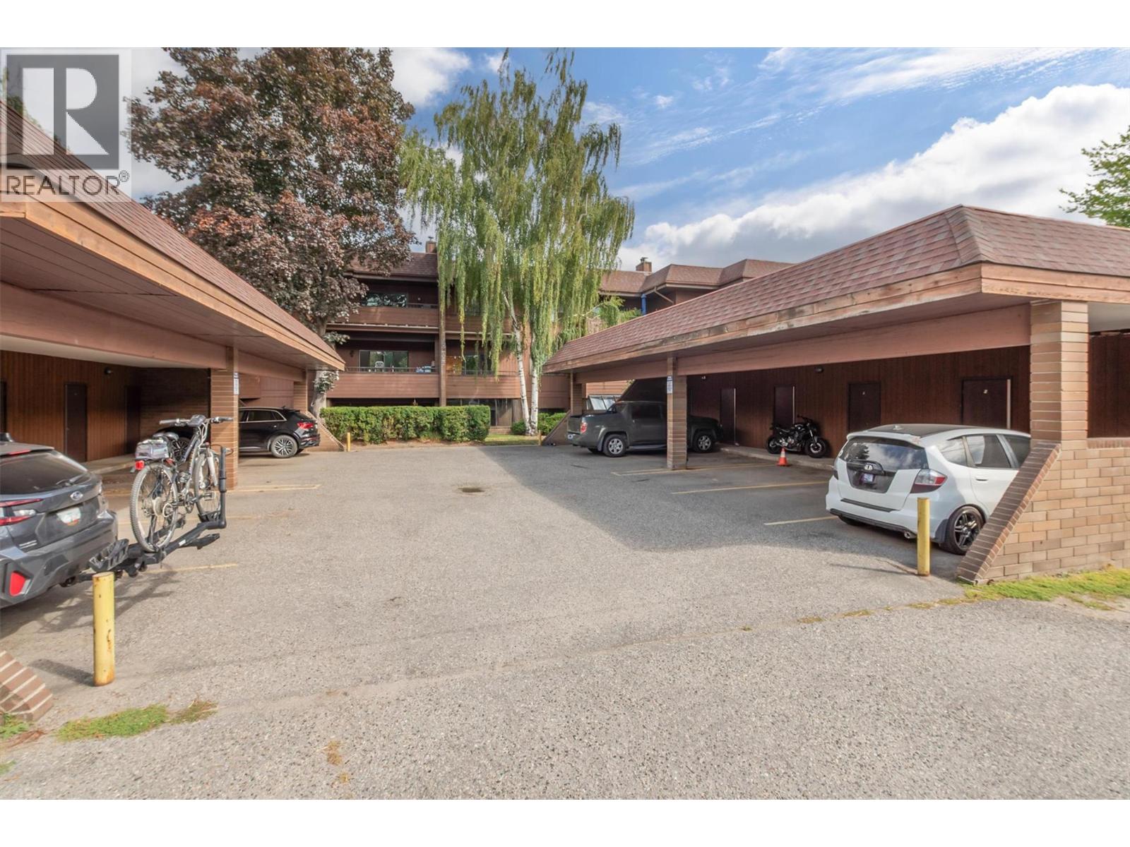 205 983 Bernard Avenue, Kelowna