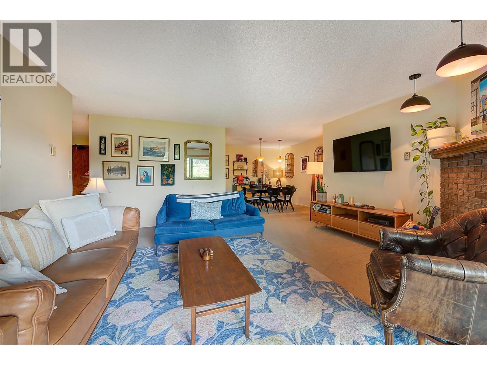 205 983 Bernard Avenue, Kelowna