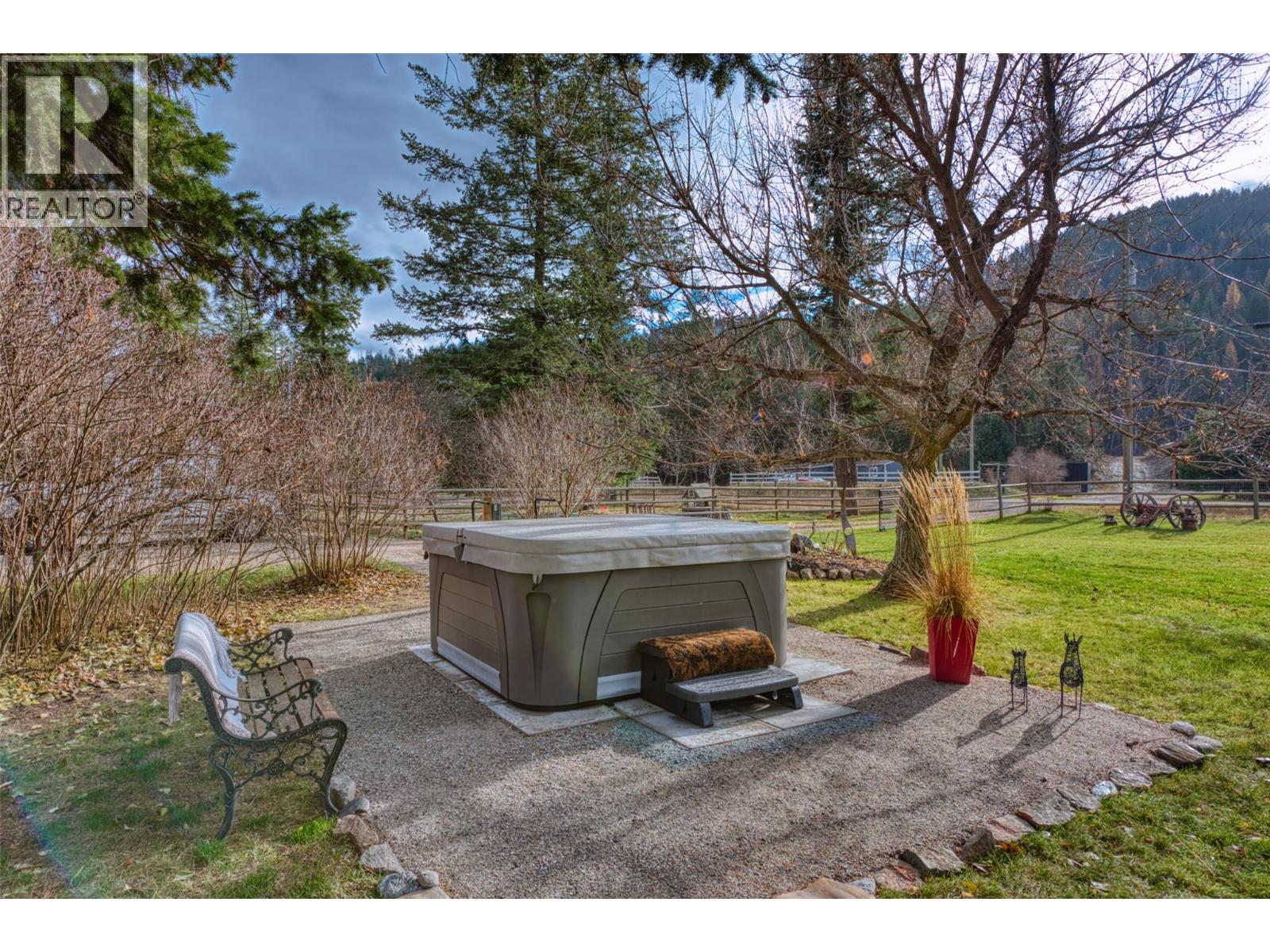 1385 6 Highway, Cherryville