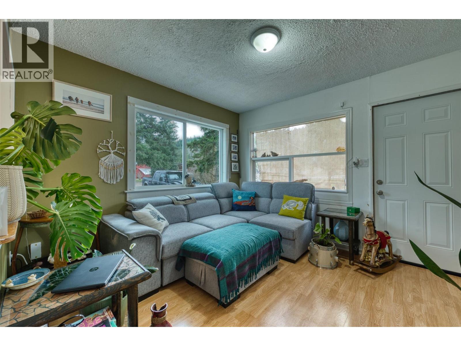 1385 6 Highway, Cherryville