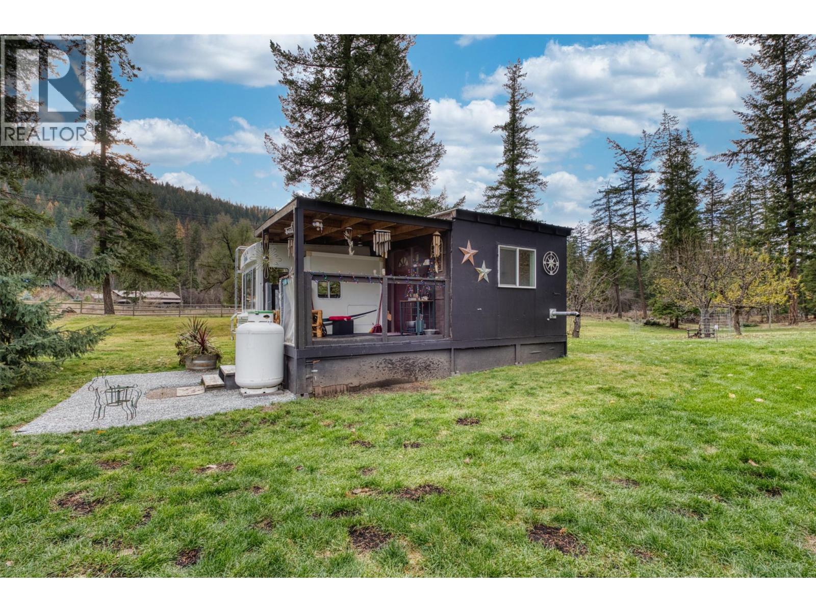 1385 6 Highway, Cherryville