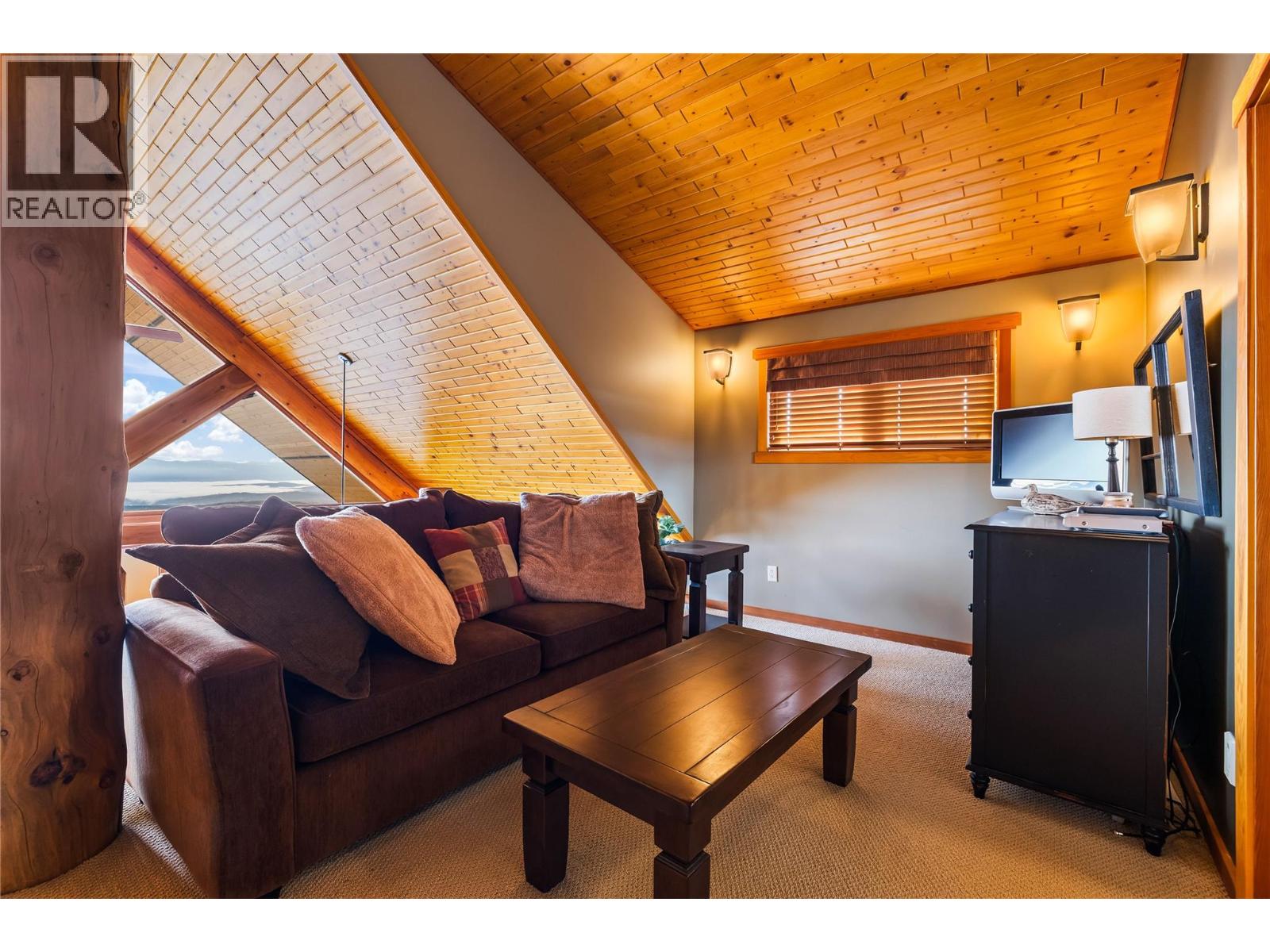 2 360 Whitehorse Lane, Big White