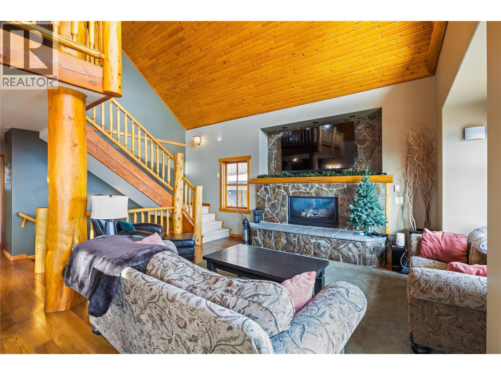 2 360 Whitehorse Lane, Big White