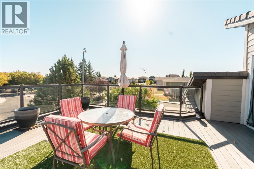 Single Family House 4 Level for Sale in  Sunridge Crescent W Sunridge Lethbridge 