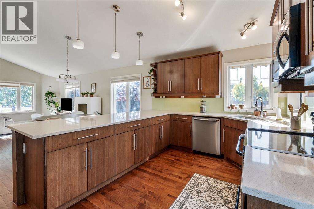 Single Family House 4 Level for Sale in  Sunridge Crescent W Sunridge Lethbridge 