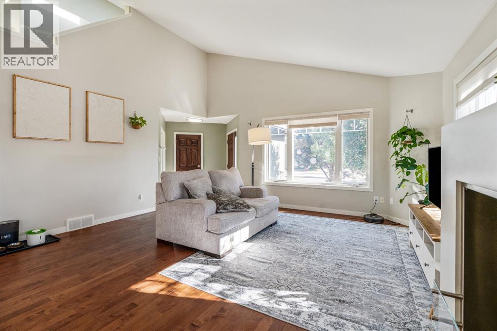 Single Family House 4 Level for Sale in  Sunridge Crescent W Sunridge Lethbridge 