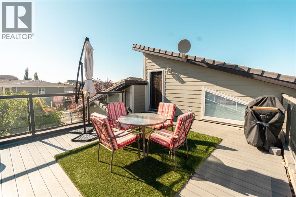 Single Family House 4 Level for Sale in  Sunridge Crescent W Sunridge Lethbridge 