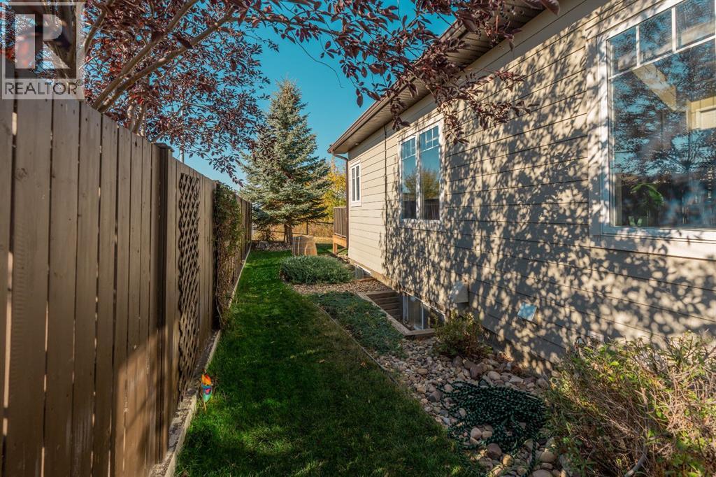 Single Family House 4 Level for Sale in  Sunridge Crescent W Sunridge Lethbridge 