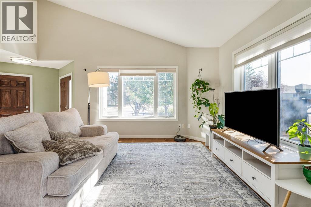 Single Family House 4 Level for Sale in  Sunridge Crescent W Sunridge Lethbridge 