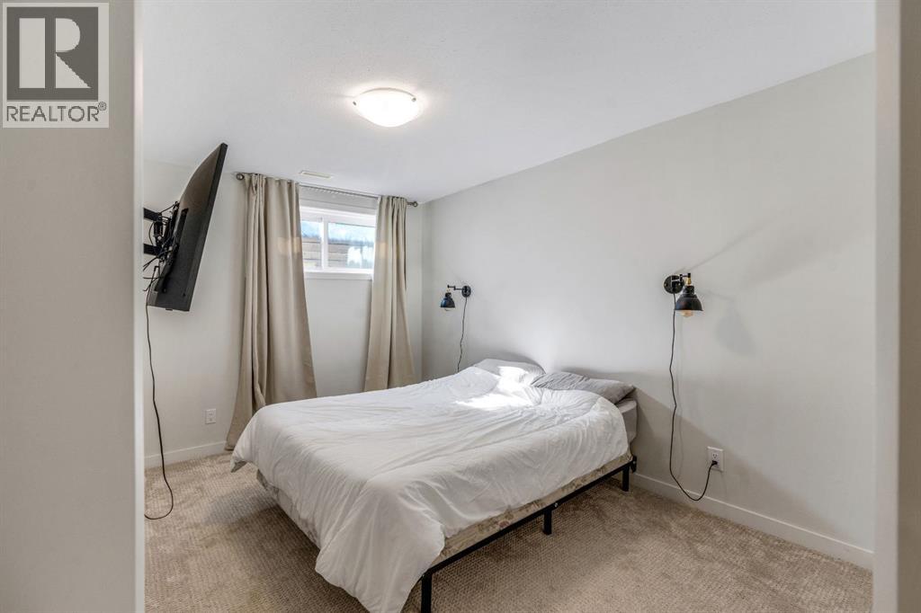 Single Family House 4 Level for Sale in  Sunridge Crescent W Sunridge Lethbridge 