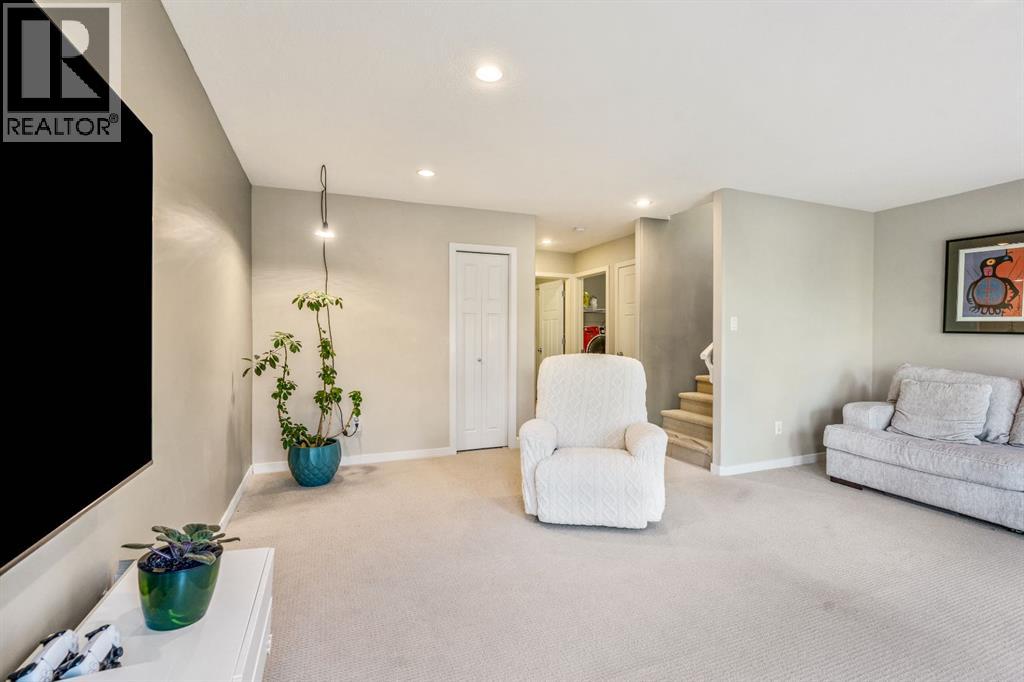 Single Family House 4 Level for Sale in  Sunridge Crescent W Sunridge Lethbridge 