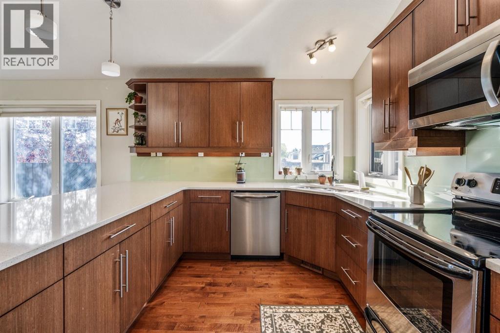 Single Family House 4 Level for Sale in  Sunridge Crescent W Sunridge Lethbridge 