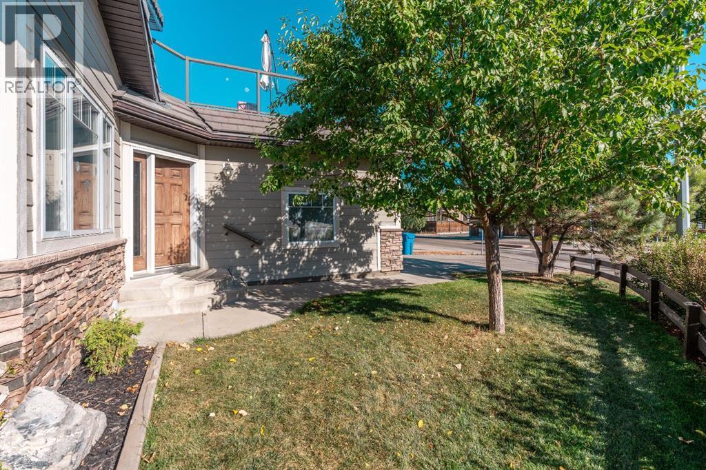 Single Family House 4 Level for Sale in  Sunridge Crescent W Sunridge Lethbridge 