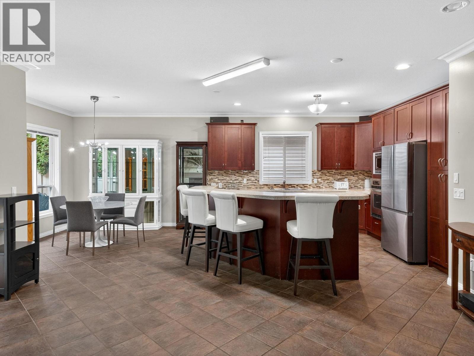 208 665 Cook Road, Kelowna