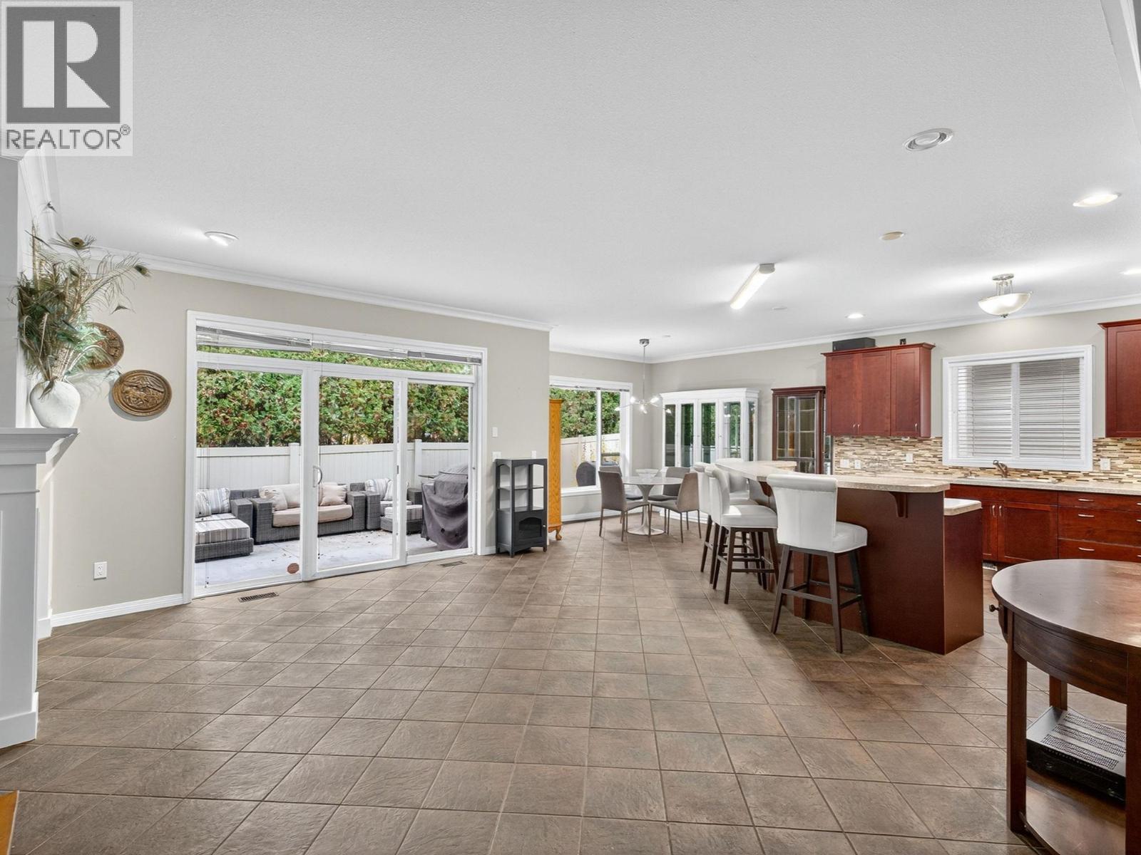 208 665 Cook Road, Kelowna