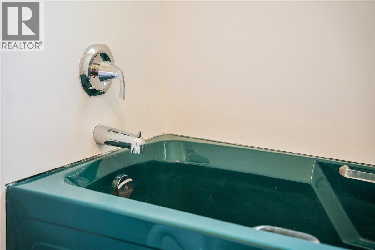 116 Liness Road, Salmo