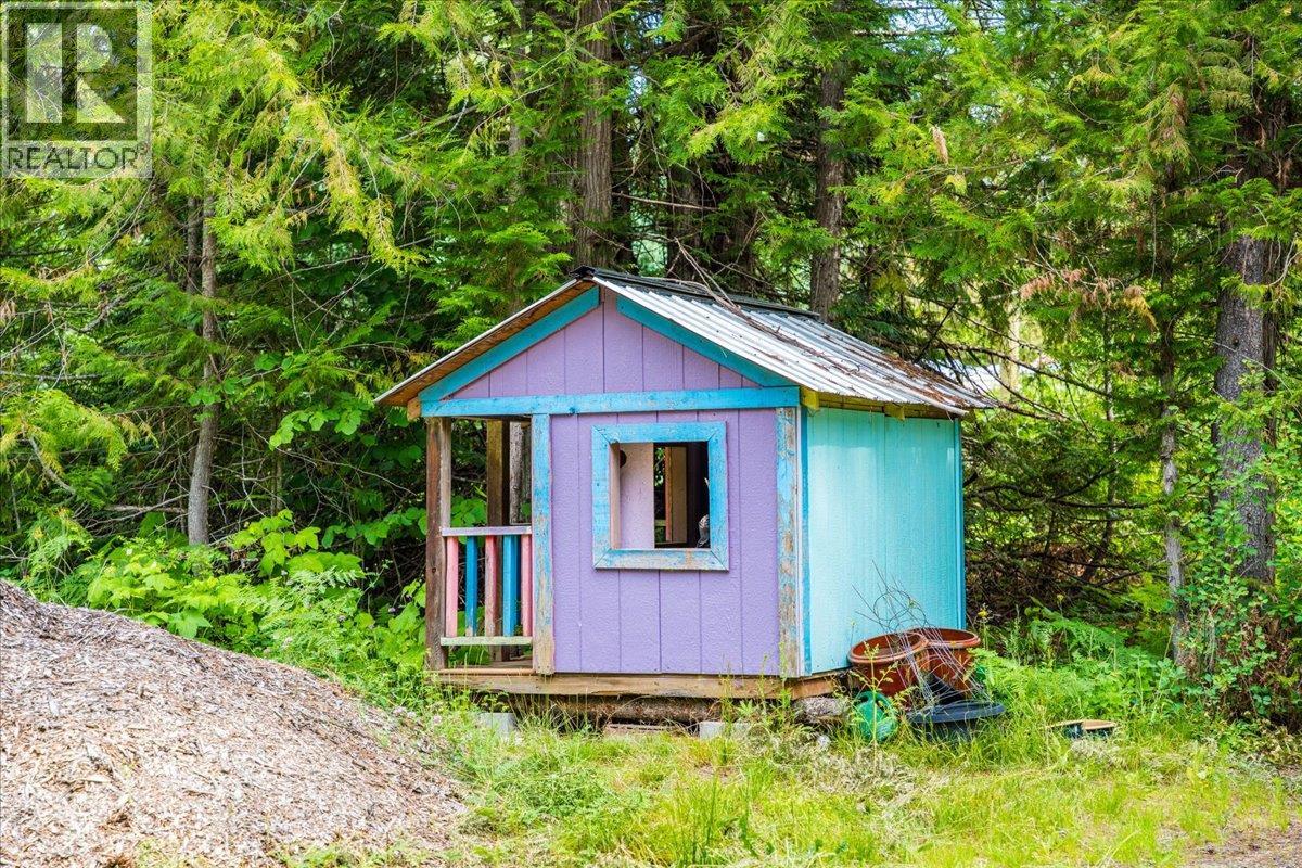 116 Liness Road, Salmo