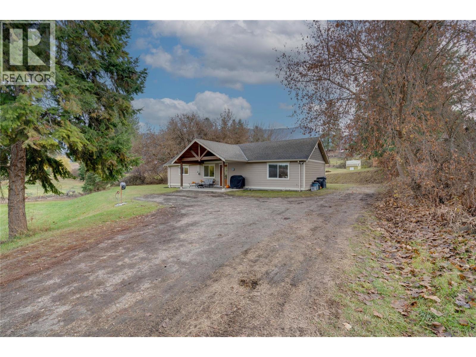  3851 97A Highway, Spallumcheen