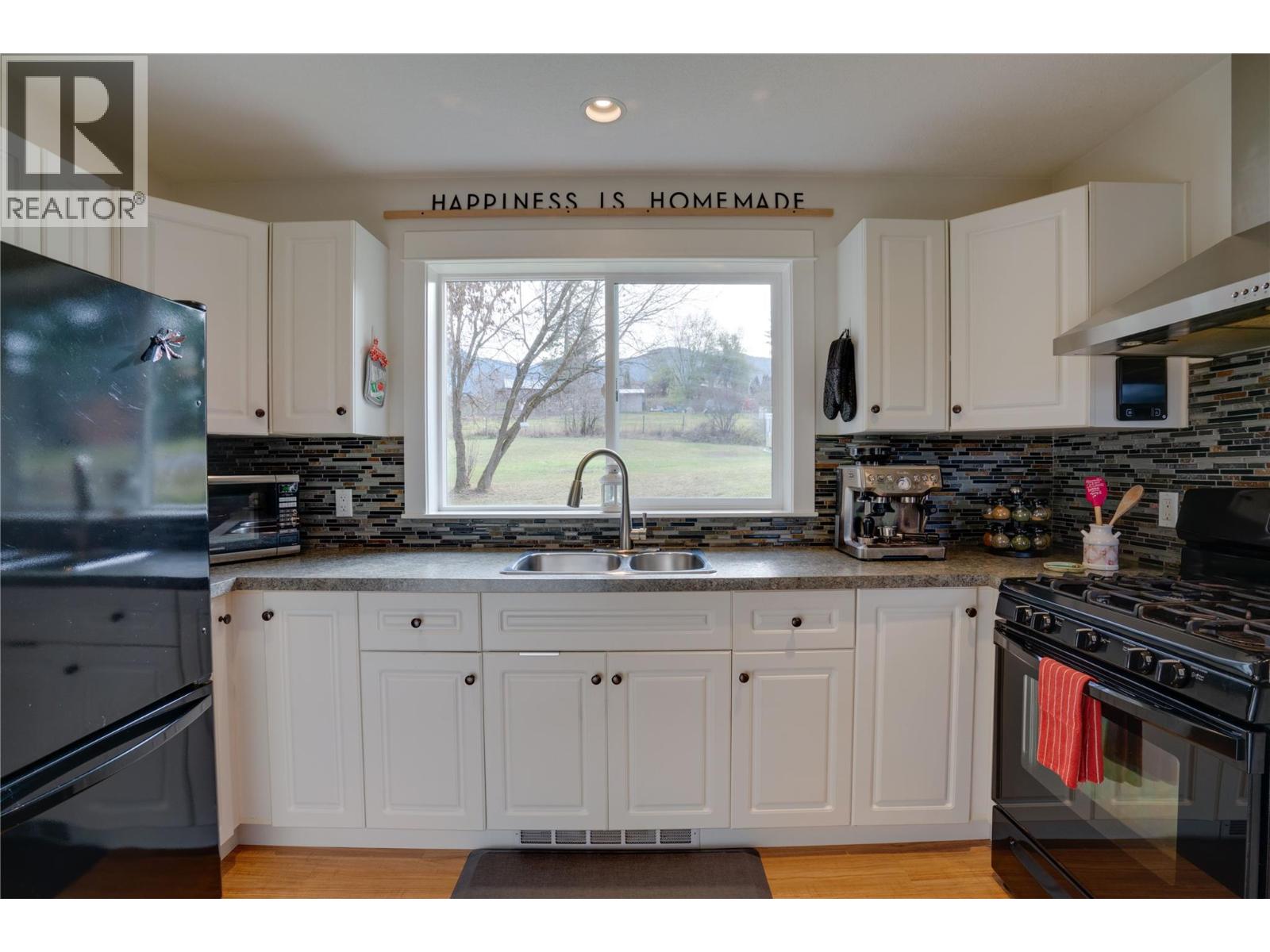  3851 97A Highway, Spallumcheen