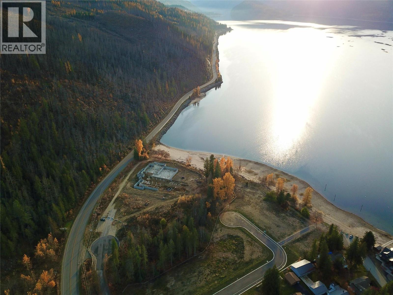  1 Sicamous Creek Frontage Road, Sicamous