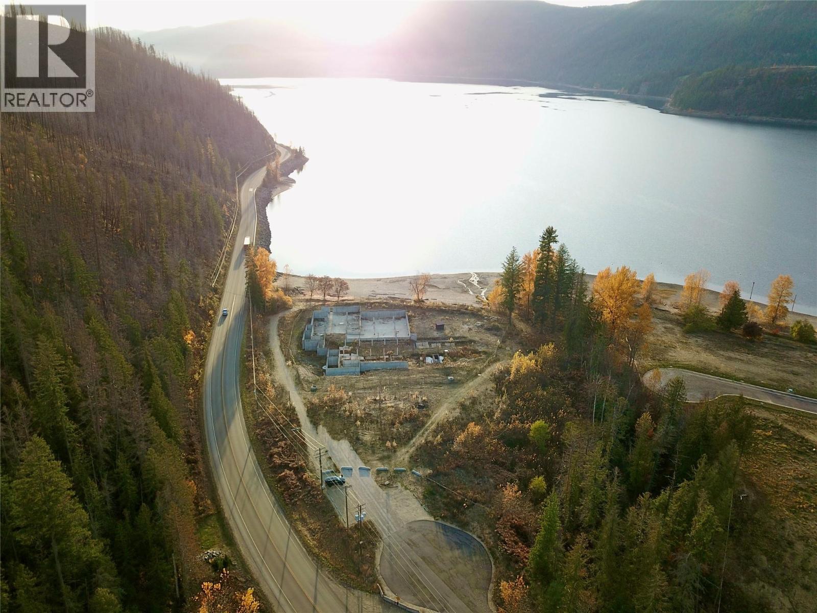  1 Sicamous Creek Frontage Road, Sicamous