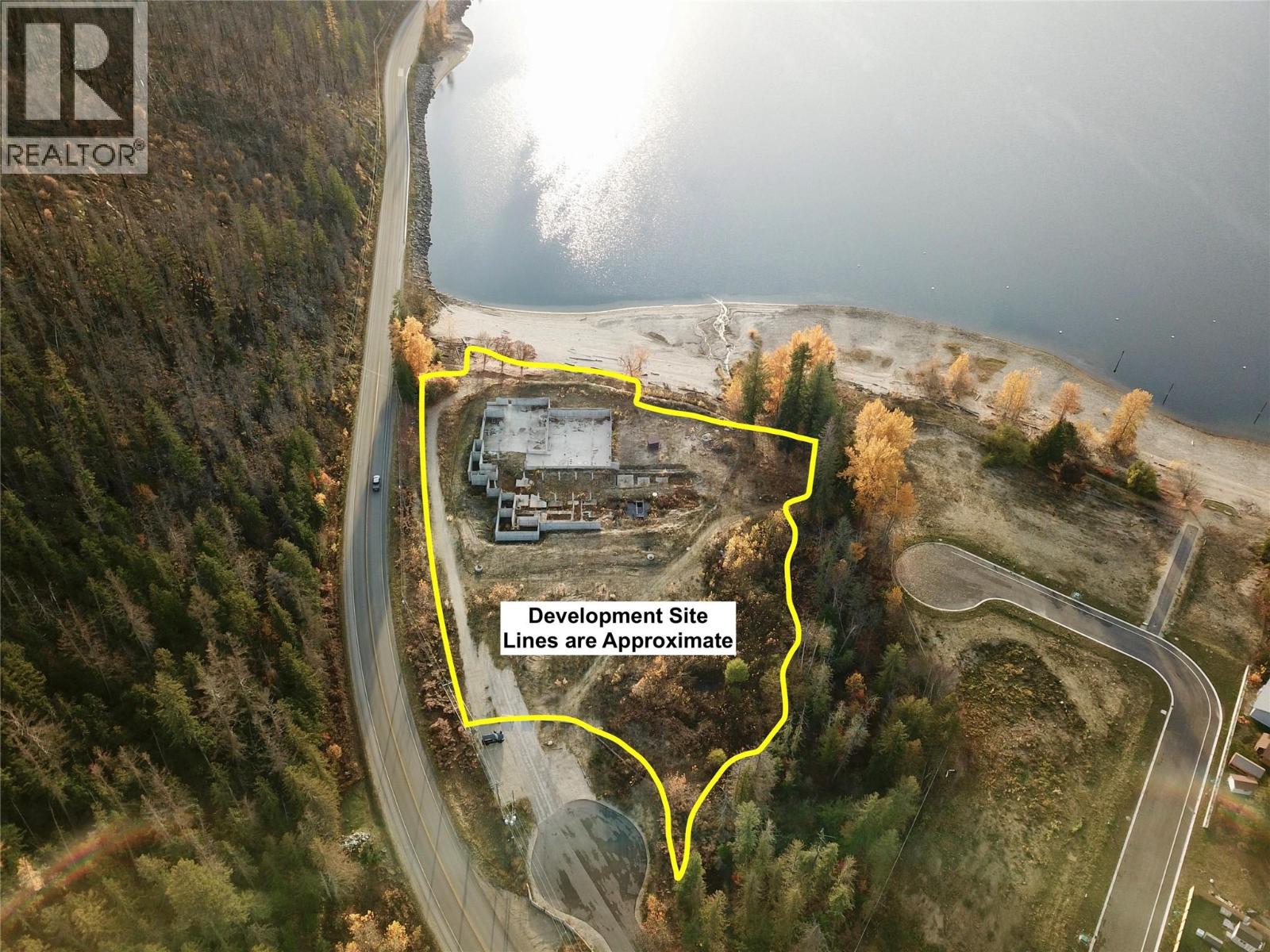  1 Sicamous Creek Frontage Road, Sicamous