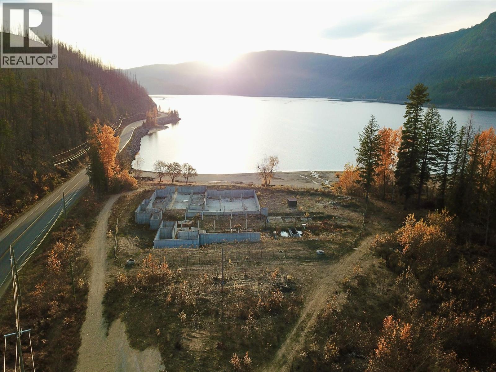  1 Sicamous Creek Frontage Road, Sicamous