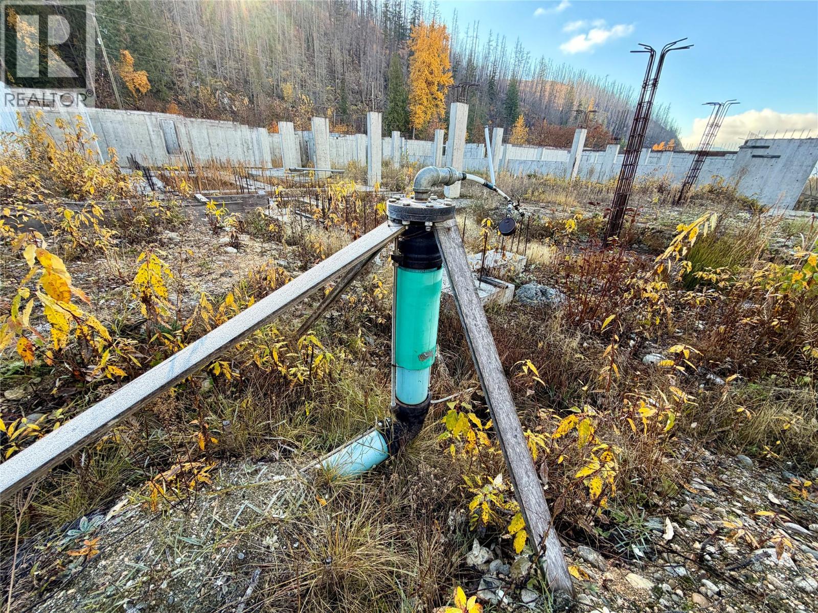  1 Sicamous Creek Frontage Road, Sicamous