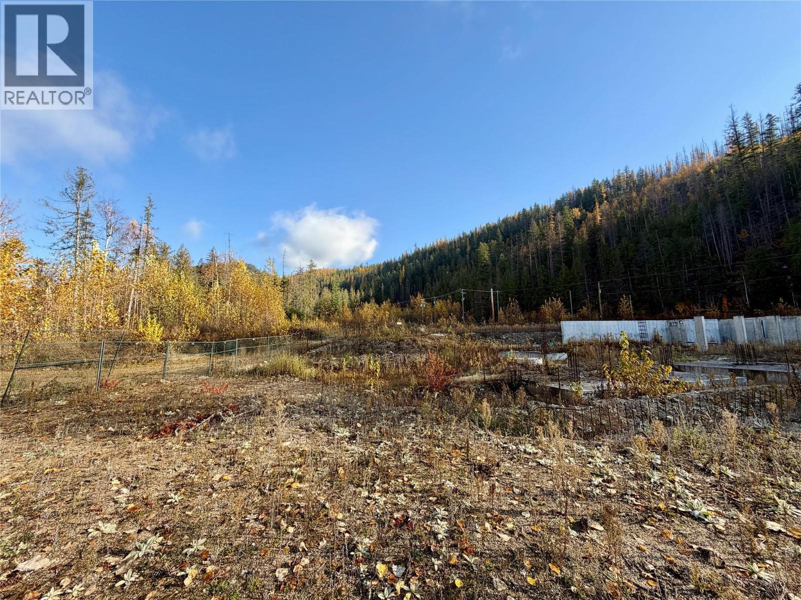  1 Sicamous Creek Frontage Road, Sicamous
