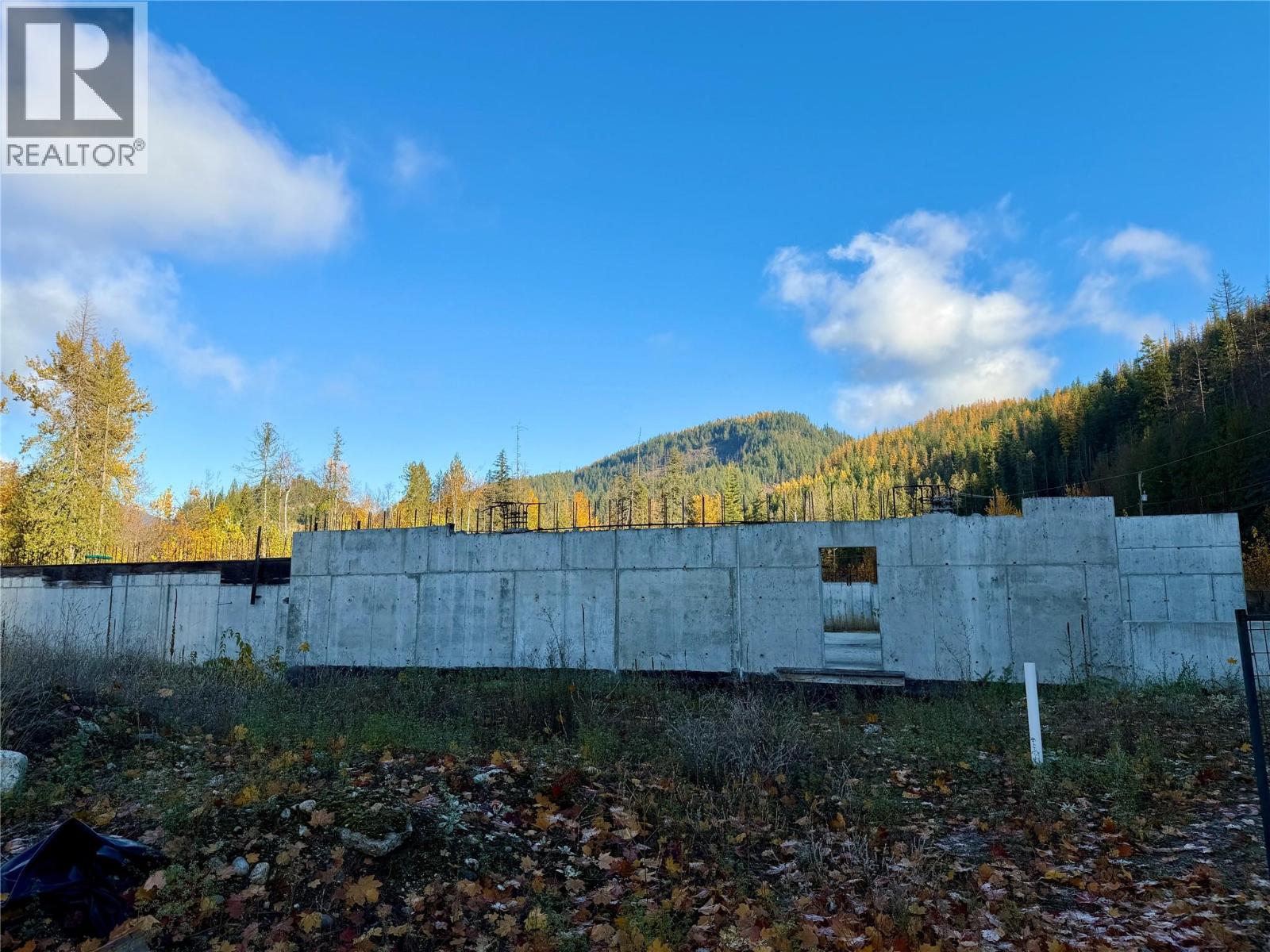  1 Sicamous Creek Frontage Road, Sicamous