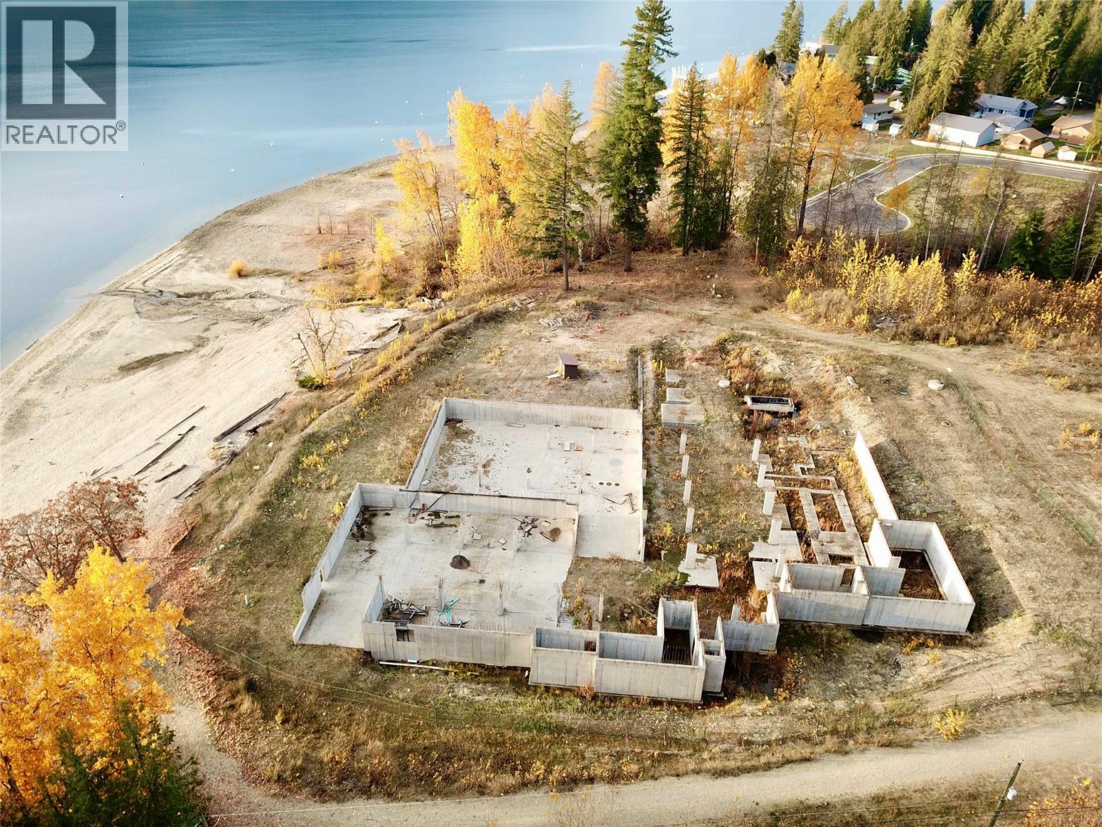  1 Sicamous Creek Frontage Road, Sicamous