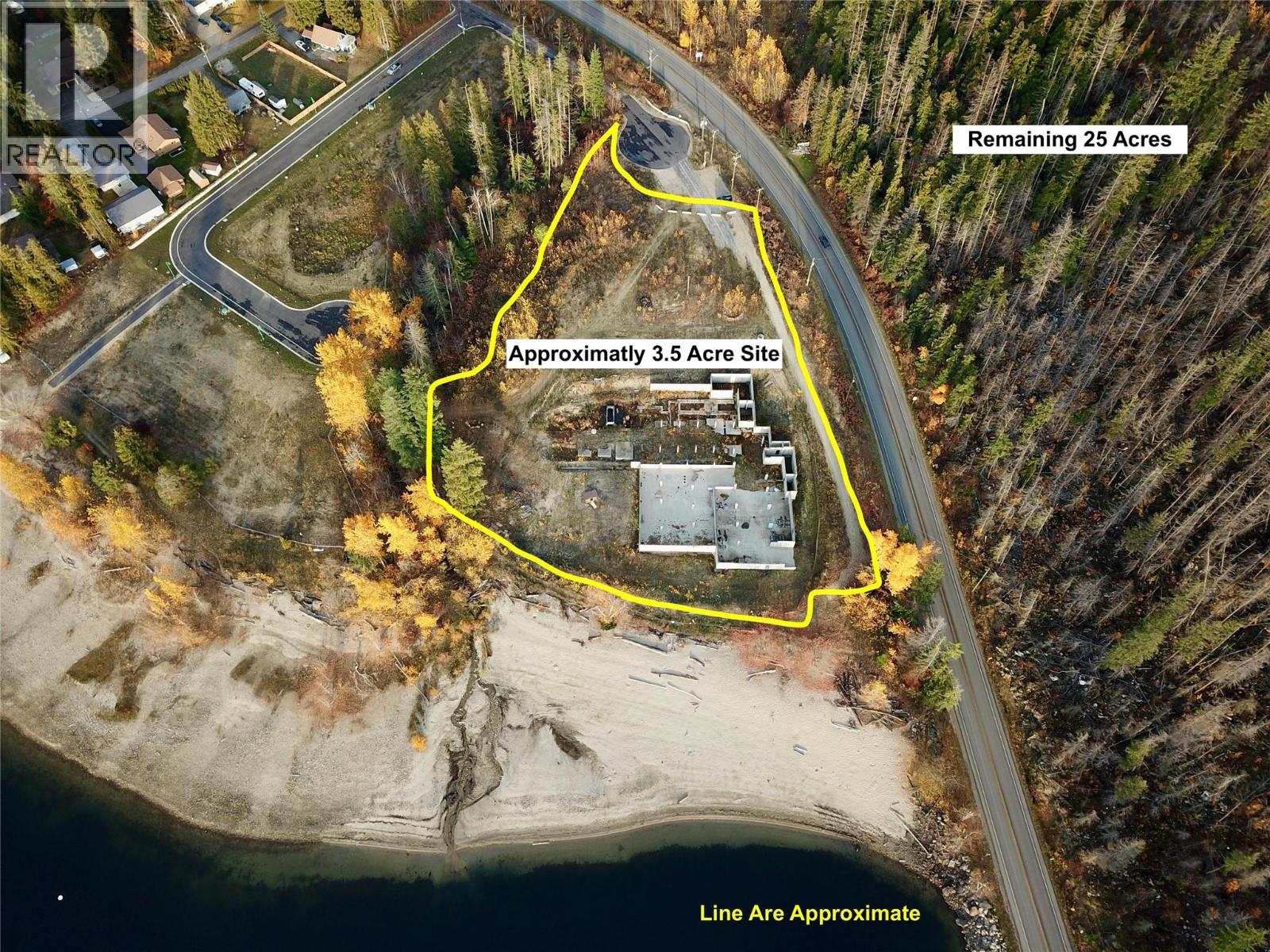  1 Sicamous Creek Frontage Road, Sicamous