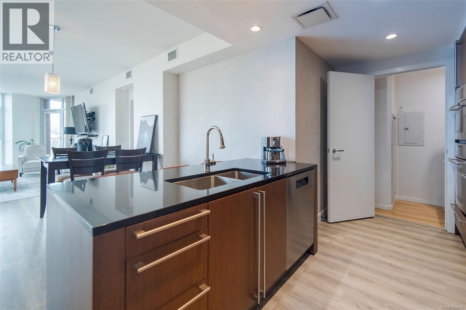 213 100 Saghalie Rd, Victoria