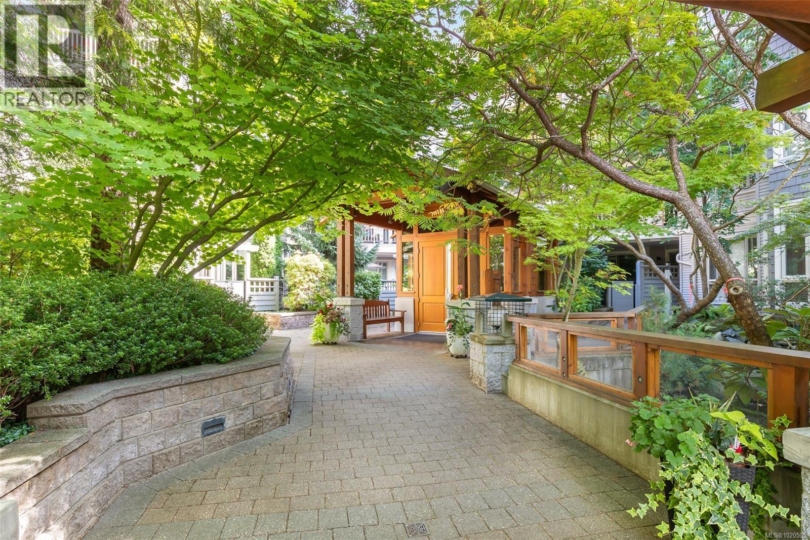 111 5670 Edgewater Lane, Nanaimo