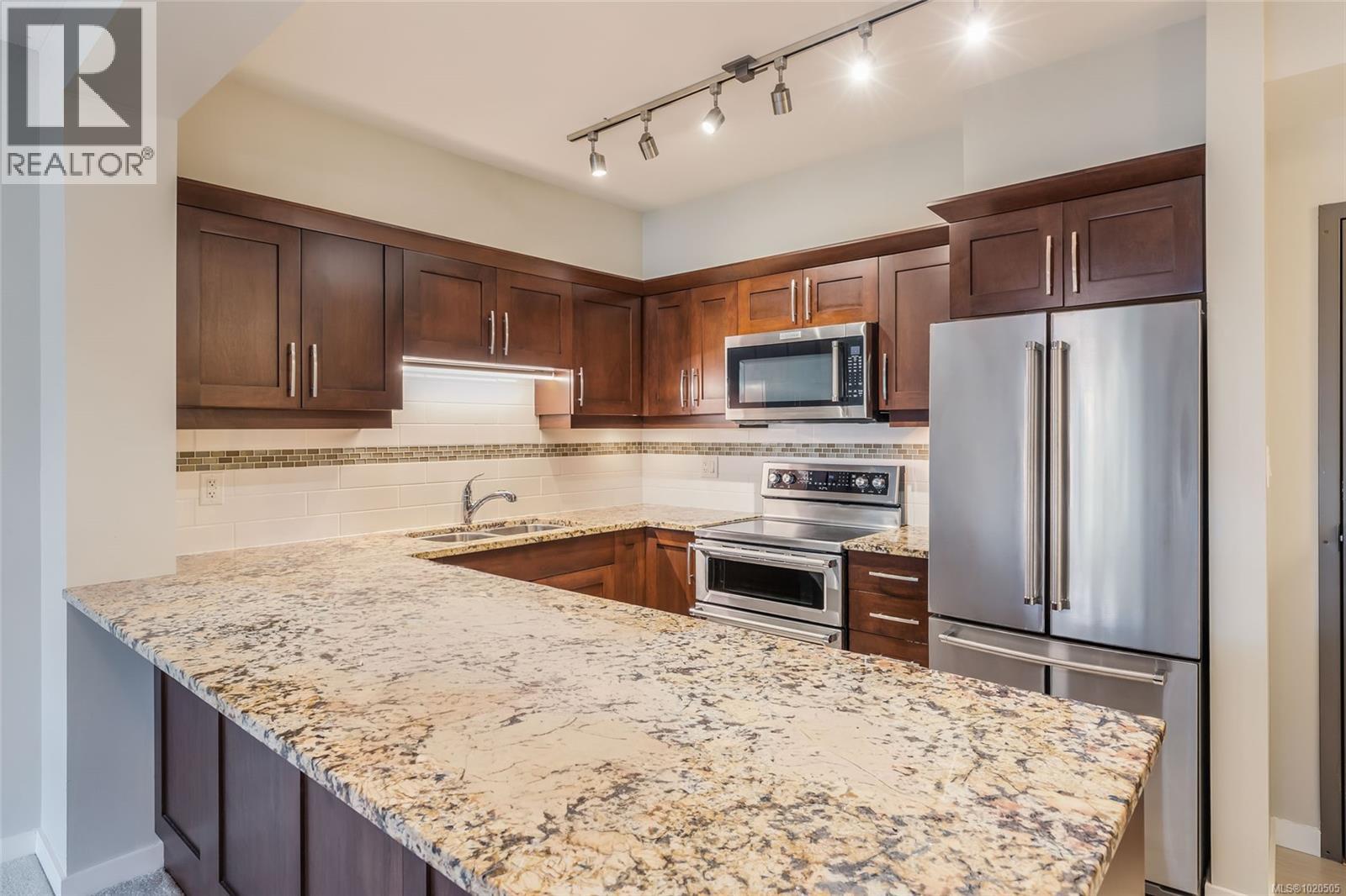 111 5670 Edgewater Lane, Nanaimo