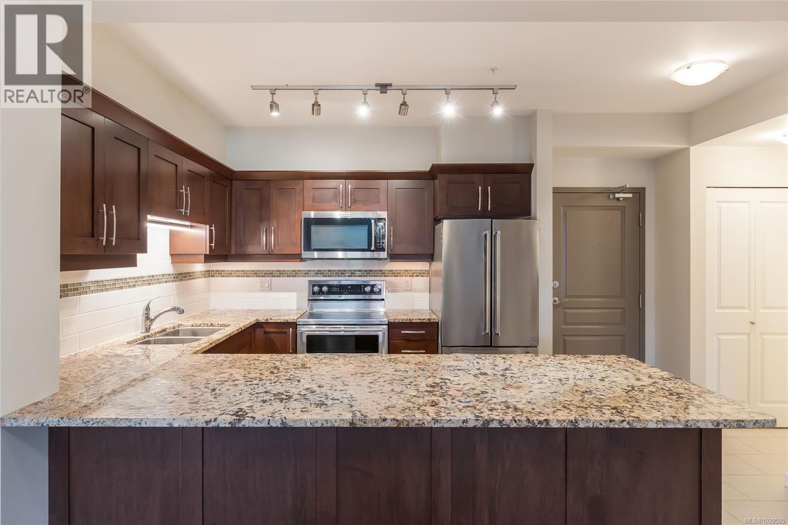 111 5670 Edgewater Lane, Nanaimo