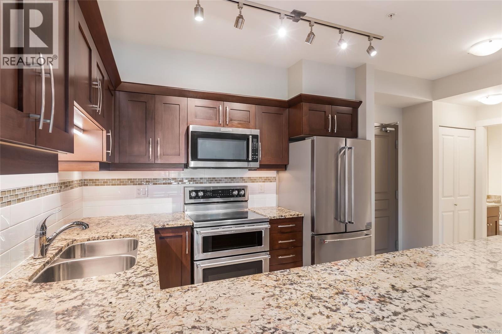 111 5670 Edgewater Lane, Nanaimo