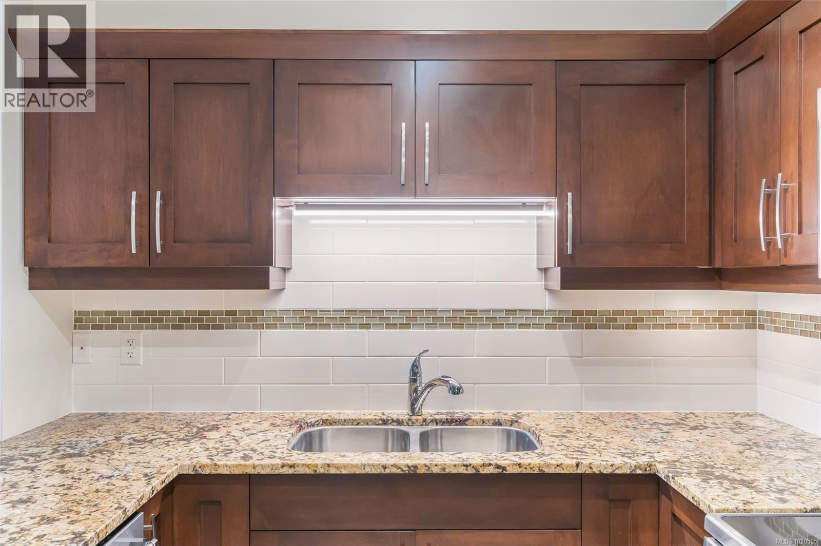 111 5670 Edgewater Lane, Nanaimo