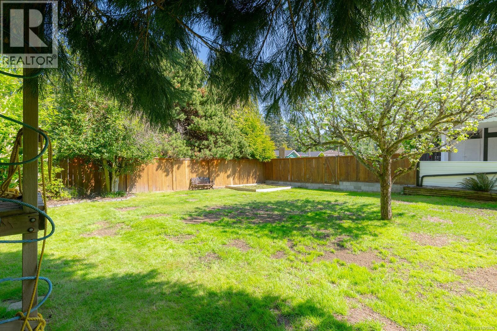 1025 Maple Lane Dr, Parksville